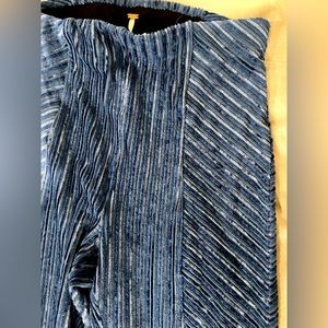 Free People Velvet Pull On slim pants flare bell bottom beautiful NWT size small